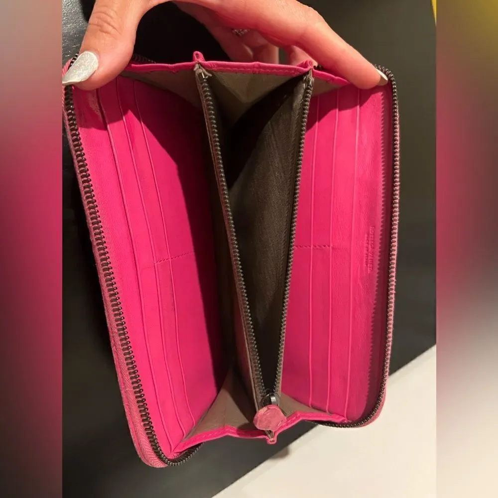 AUTHENTIC BOTTEGA VENETA Zippy WALLET- Pink